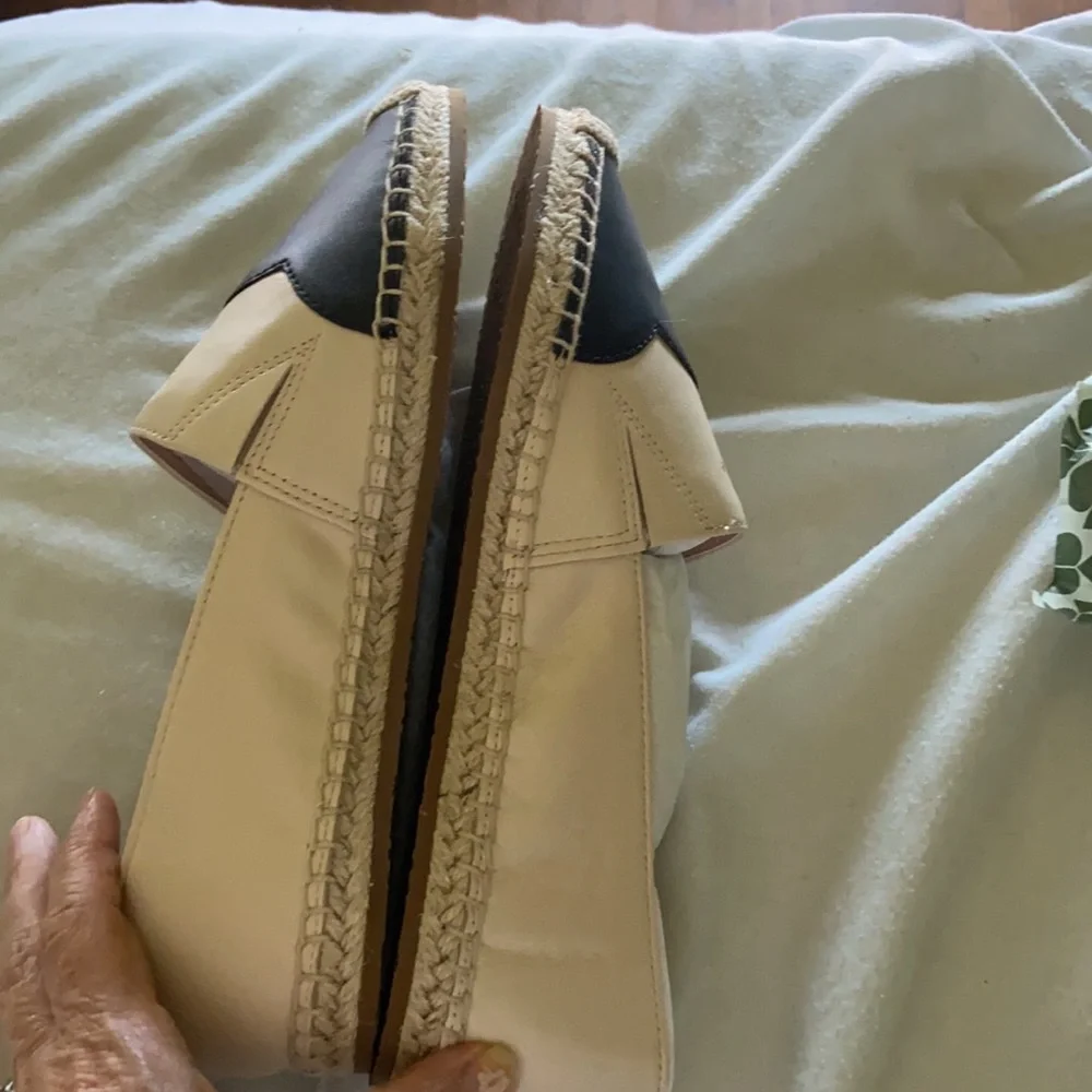 Kate Spade Garden 6.5 cream/black espadrilles New in Box
